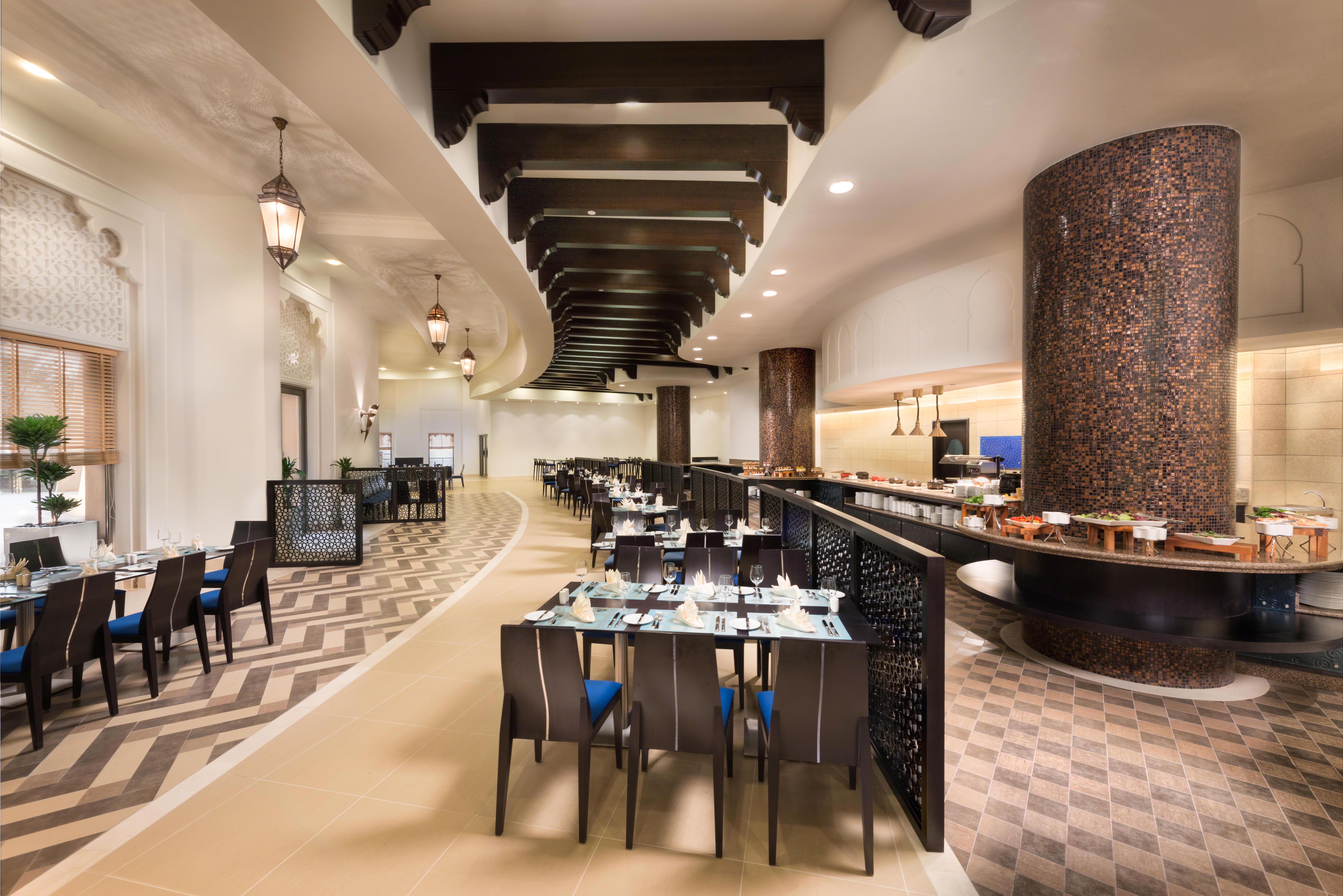 Bahi Ajman Palace Hotel Bagian luar foto The restaurant
