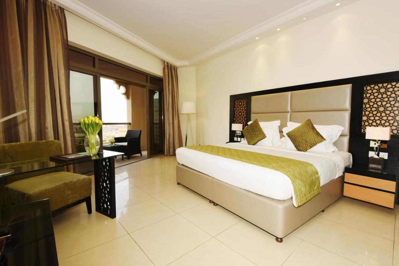 Bahi Ajman Palace Hotel Bagian luar foto A room at the hotel