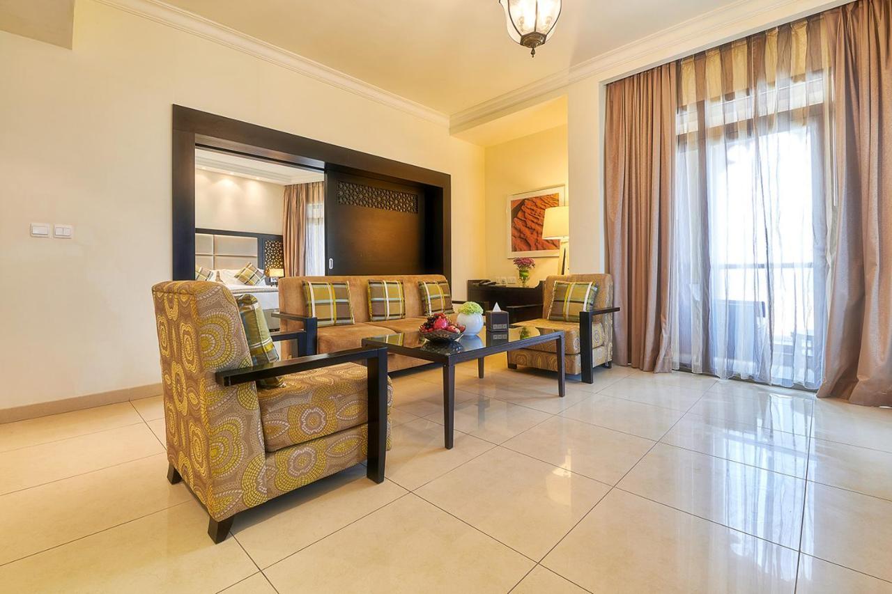Bahi Ajman Palace Hotel Bagian luar foto Living room